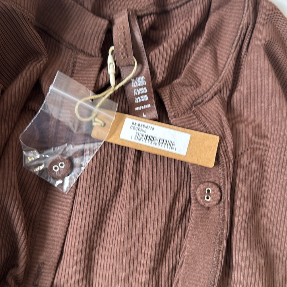 Brown Button-Up Women's Onesie NWT
Skims Soft Lounge Henley Loungewear - Picture 7 of 7